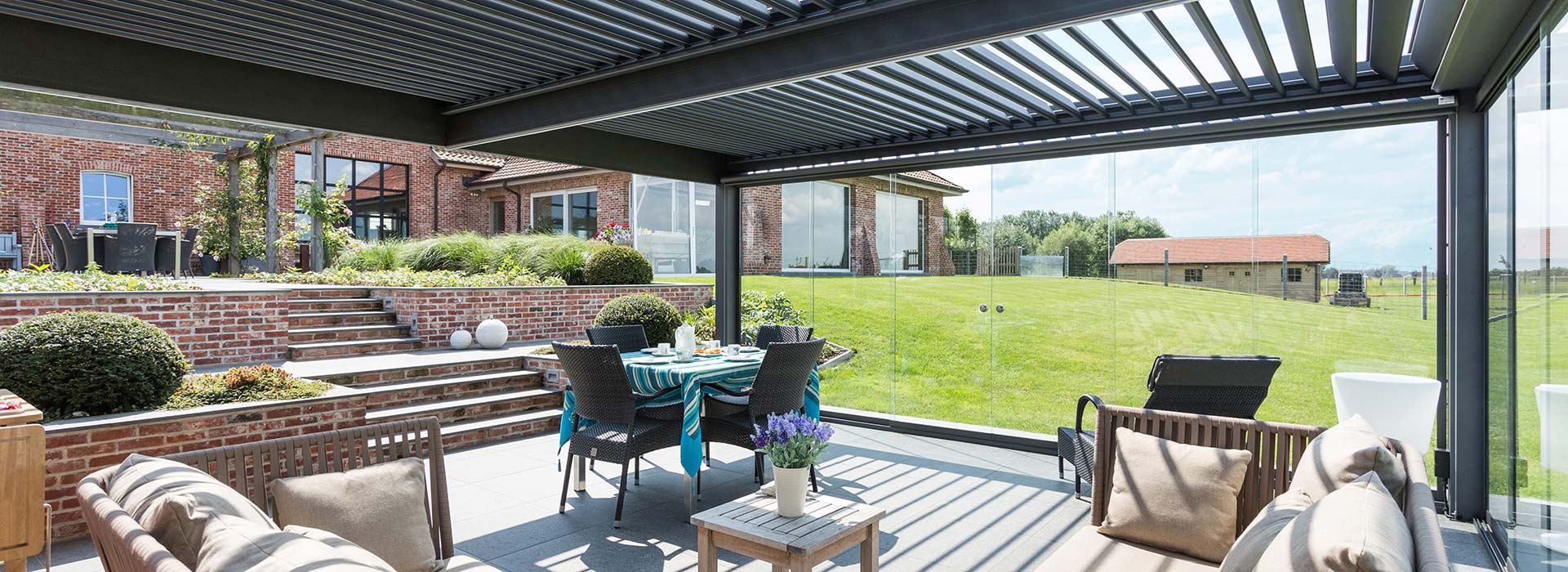 Quality Range of<br />
                    Bioclimatic Pergolas<br />
                    in Preston<br />
                    and the Fylde Coast